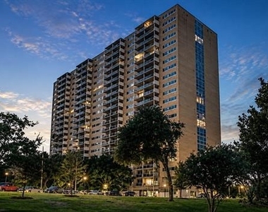 3883 Turtle Creek Boulevard - Photo Thumbnail 17