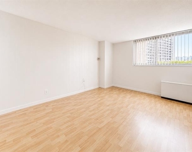 3883 Turtle Creek Boulevard - Photo Thumbnail 8