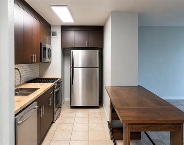 3883 Turtle Creek Boulevard - Photo Thumbnail 3