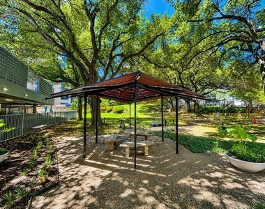 3883 Turtle Creek Boulevard - Photo Thumbnail 18