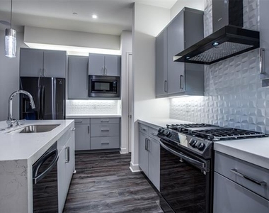 1813 Park Avenue - Photo Thumbnail 5