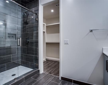 1813 Park Avenue - Photo Thumbnail 9
