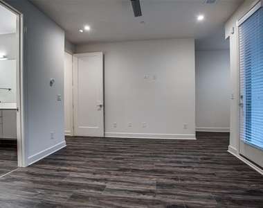 1813 Park Avenue - Photo Thumbnail 7