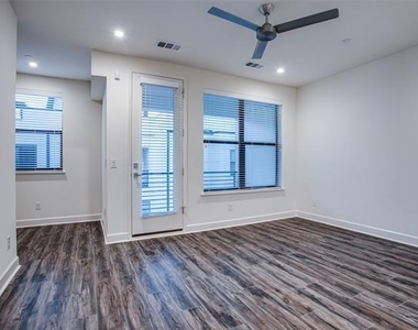 1813 Park Avenue - Photo Thumbnail 6