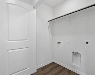406 E Munson Street - Photo Thumbnail 12