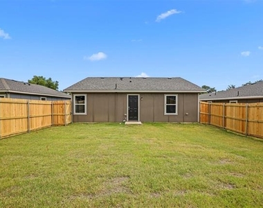 406 E Munson Street - Photo Thumbnail 15