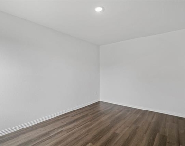 406 E Munson Street - Photo Thumbnail 9