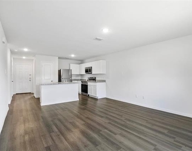 406 E Munson Street - Photo Thumbnail 2
