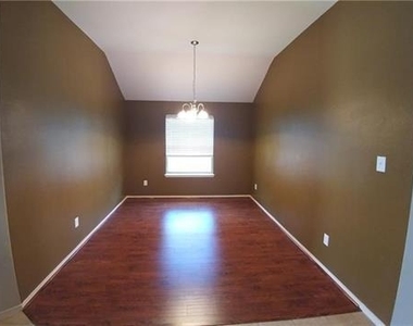 8512 Minturn Drive - Photo Thumbnail 9