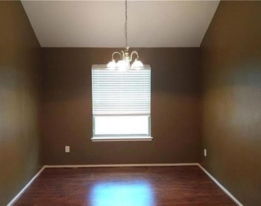 8512 Minturn Drive - Photo Thumbnail 8