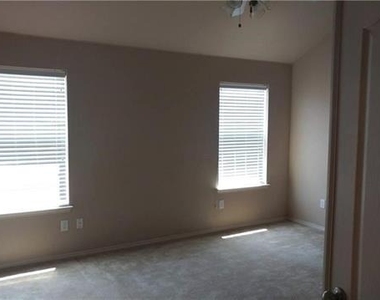8512 Minturn Drive - Photo Thumbnail 12