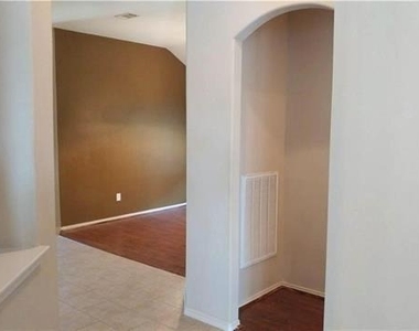 8512 Minturn Drive - Photo Thumbnail 23