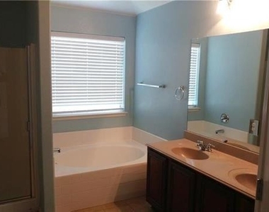 8512 Minturn Drive - Photo Thumbnail 20