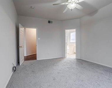 7025 Michael Drive - Photo Thumbnail 13