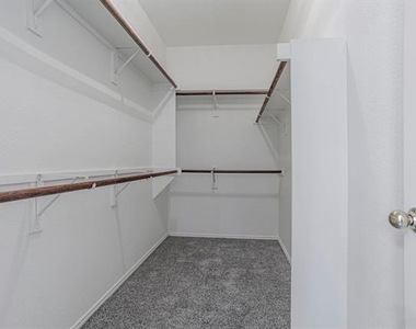 7025 Michael Drive - Photo Thumbnail 16