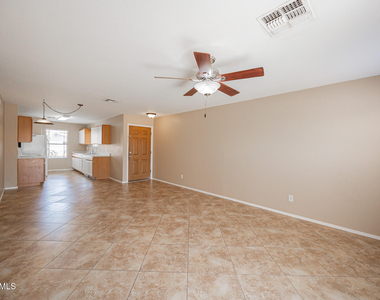 6413 W Elwood Street - Photo Thumbnail 5