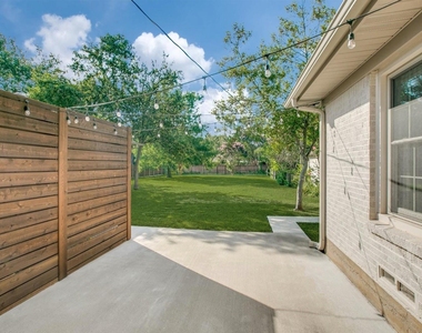 9210 San Fernando Way - Photo Thumbnail 13