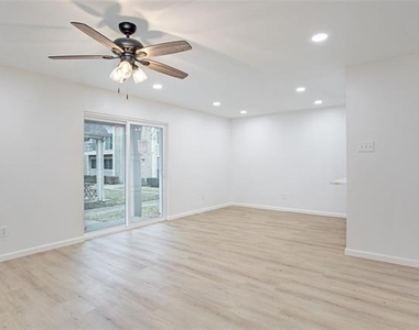 5881 Preston View Boulevard - Photo Thumbnail 3