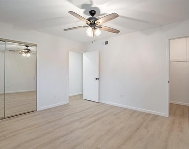 5881 Preston View Boulevard - Photo Thumbnail 6