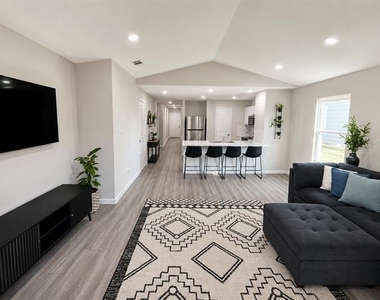 145 Bluebonnet Way - Photo Thumbnail 2