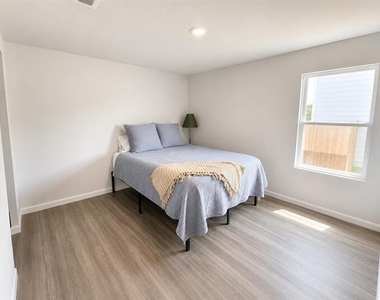 145 Bluebonnet Way - Photo Thumbnail 14