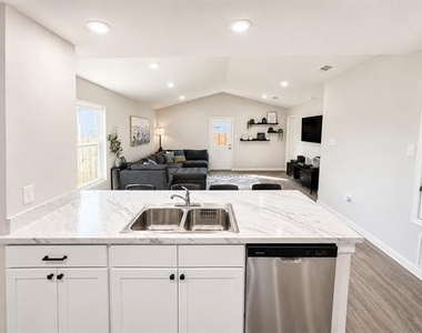 145 Bluebonnet Way - Photo Thumbnail 6