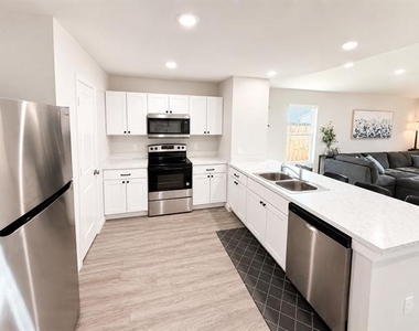 145 Bluebonnet Way - Photo Thumbnail 5