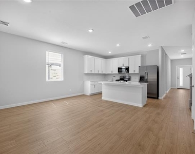 3508 Brazos Drive - Photo Thumbnail 12