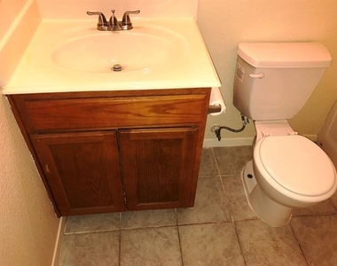 1420 Fitzhugh Street - Photo Thumbnail 10