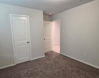 3128 Winoak Drive - Photo Thumbnail 11