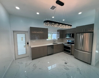 6319 Southgate Boulevard - Photo Thumbnail 1