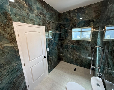6319 Southgate Boulevard - Photo Thumbnail 10