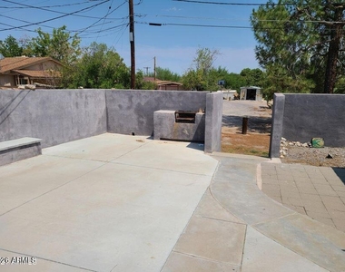 145 W Wickenburg Way W - Photo Thumbnail 4