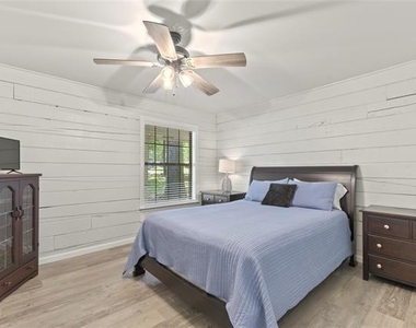 323 Dyer Circle - Photo Thumbnail 13