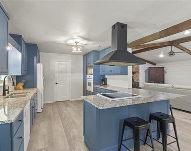 323 Dyer Circle - Photo Thumbnail 6