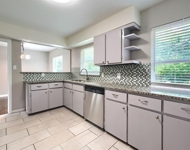 10628 Benbrook Drive - Photo Thumbnail 7