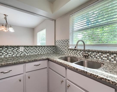 10628 Benbrook Drive - Photo Thumbnail 8