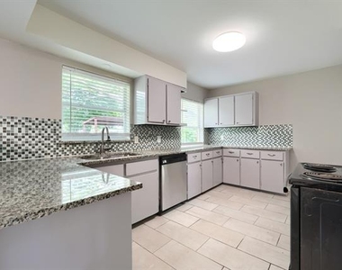 10628 Benbrook Drive - Photo Thumbnail 9