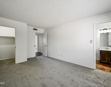 1252 E El Parque Drive - Photo Thumbnail 12