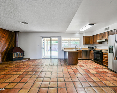 1252 E El Parque Drive - Photo Thumbnail 3