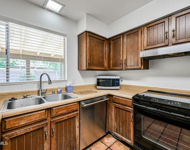 1252 E El Parque Drive - Photo Thumbnail 9
