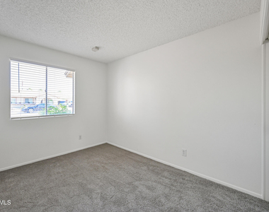 1252 E El Parque Drive - Photo Thumbnail 15