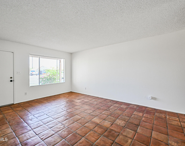 1252 E El Parque Drive - Photo Thumbnail 2