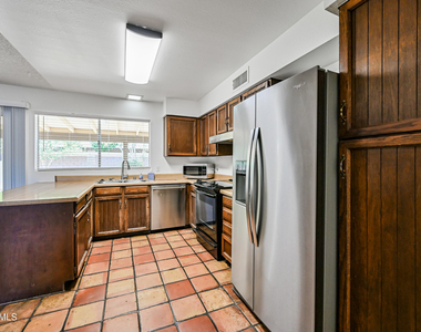 1252 E El Parque Drive - Photo Thumbnail 8
