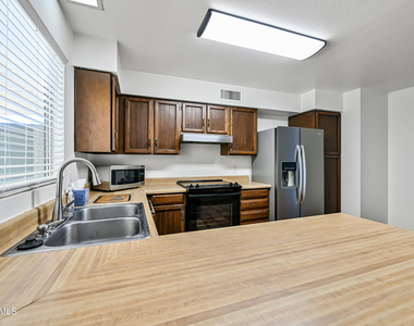 1252 E El Parque Drive - Photo Thumbnail 7