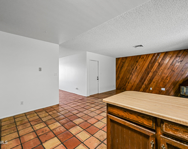 1252 E El Parque Drive - Photo Thumbnail 10