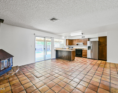 1252 E El Parque Drive - Photo Thumbnail 5