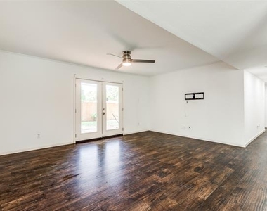 1300 Pioneer Lane - Photo Thumbnail 4