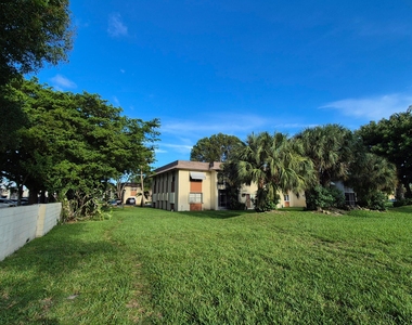 5545 N Lakewood Circle N - Photo Thumbnail 25