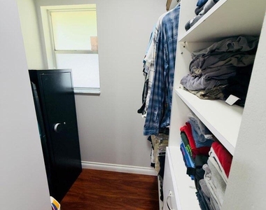 5545 N Lakewood Circle N - Photo Thumbnail 14